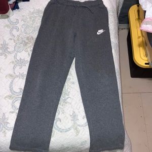 Boys Nike sweatpants sz Large (10/12)